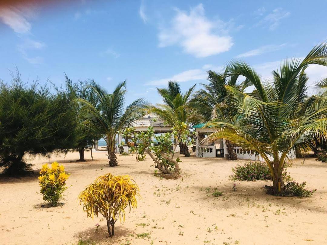 Santana Beachclub Sanyang Bagian luar foto